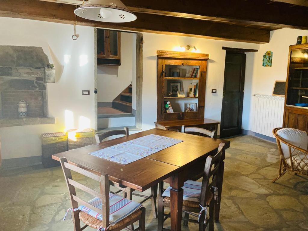 Ferienwohnung Castello Di Urbech Pratovecchio Exterior foto